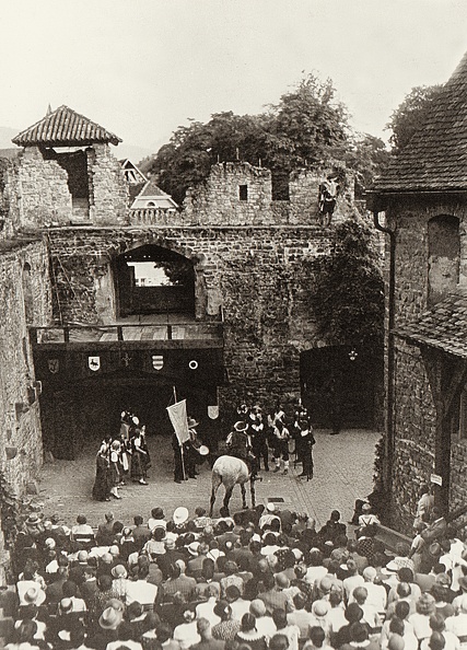 1932, Burgspiele mit Stücken von Irma v. Drygalski Die letzten Ritter von Handschuhsheim
Album G.Kindt, Archiv Bild1165.jpg