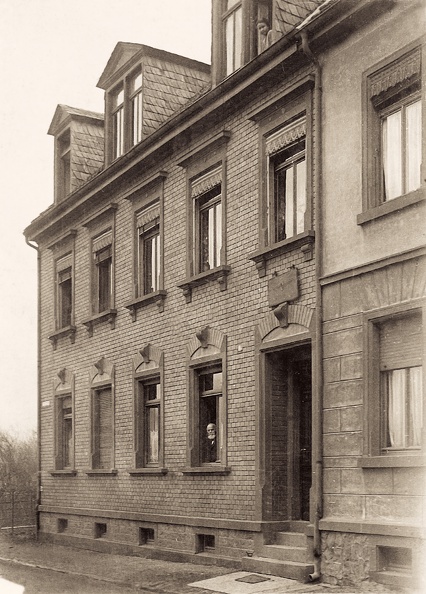 Anwesen Burgstraße 14, Aufnahme 1913. Damals letztes Haus der Neubauten am Ortsende Handschuhsheims Richtung Norden. Biethsstraße existiert noch nicht.
Privatbesitz Burkhard Maaß Bild1874.jpg