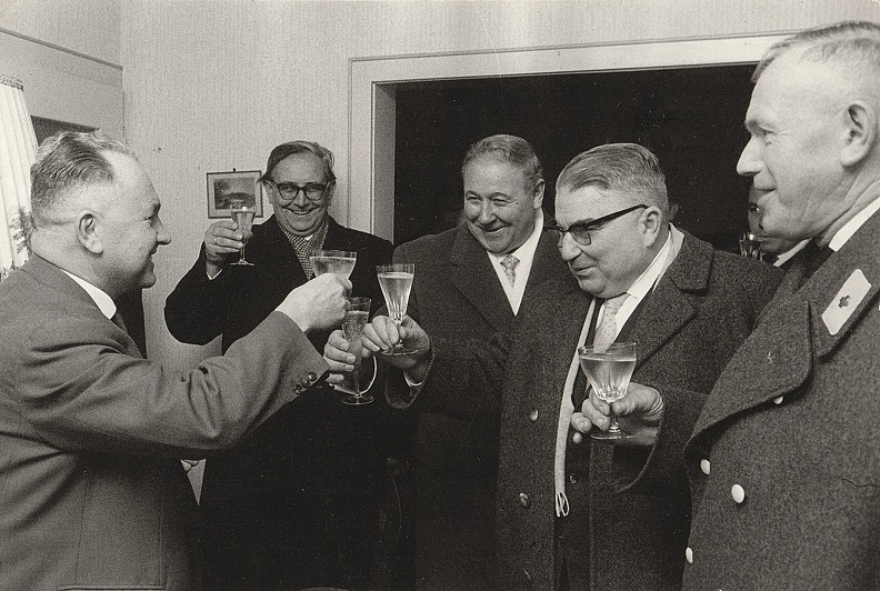Georg Adam Klemm, 1. Bürgermeister von Heidelberg erhält zu seinem 70. Geburtstag die Ehrenmitgliedschaft des Stadtteilvereins. (1968?)
Album G.Kindt, Archiv Bild1172.jpg
