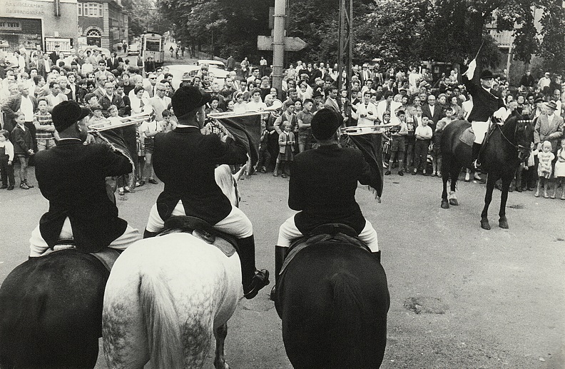 14.7.1962, Standkonzert zu Pferde vor der Tiefburg mit 16 Reitern zum
32. Reitturnier des Reitervereins Handschuhsheim.
Archiv, Holl Bild1335.jpg