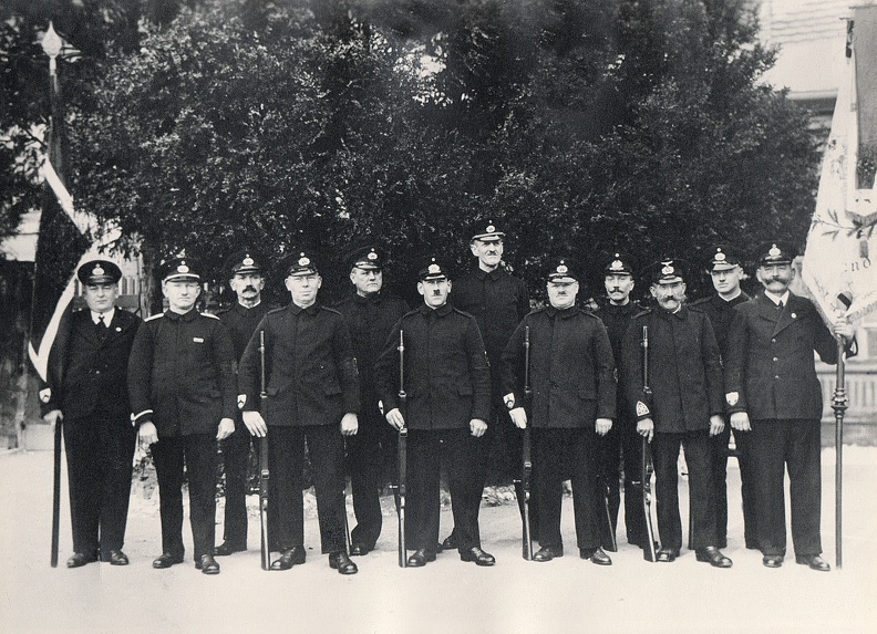 Handschuhsheimer Veteranenverein 1938. v.l. Bauer, Hans Kücherer, Hch Kraft, Fritz Hornig, Wilh. Lully, Hch. Genthner, Hch. Grün, Hch. Mutschler, Hch. Schmitt, Jak. Kücherer, Friedrich Albrecht. Archiv Bild1351.jpg