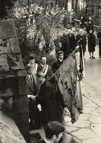 Totenehrung am Turnerbrunnen, 23. Nov. 1969, durch die Sportler und Offiziellen des TSV sowie den Vertretern des Stadtteilvereins. Archiv Bild1416.jpg