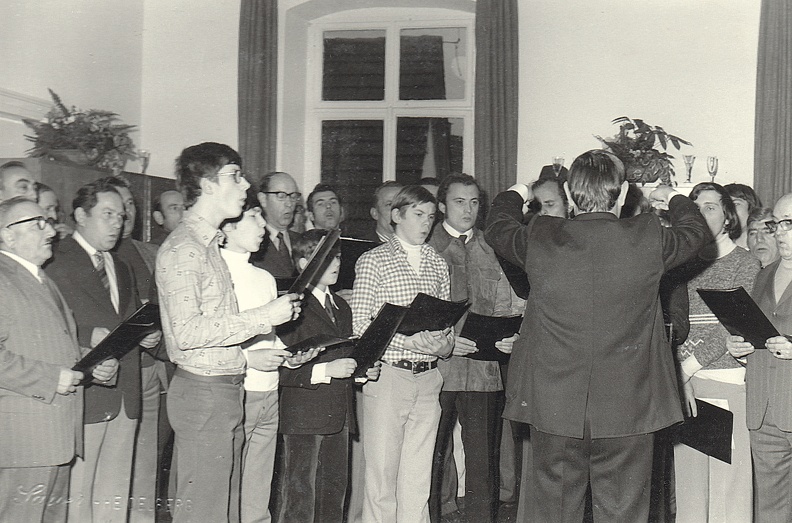 Neujahrsempfang 1976 im Alten Rathaus. Musikalischer Beitrag des MGV Liederkranz.
Archiv, Ordner 1976, Stahlschrank Bild1557.jpg