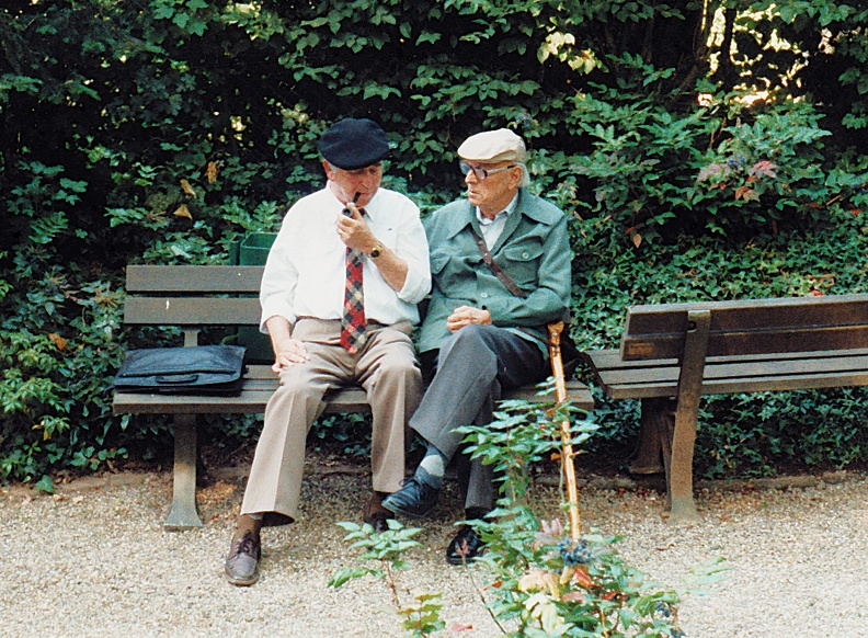 Dr. Berndmark Heukemes 1924 - 2009 Archäologe und Konservator im Gespräch mit Ludwig Merz, 1908 - 2003, Heimatforscher
Ritterstube, Promiwand (Merz) Bild0184.jpg