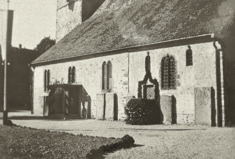 Die geschmückte Vituskirche am Einweihungstag, den 04.10.1936. Am ersten Oktobersonntag wird die runderneuerte Kirche durch Bischof Dr. Wilhelm Burger geweiht und ihrer Bestimmung übergeben. Bild2496.jpg